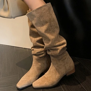 2023 Модни дамски обувки; Зимни Дамски ботуши до коляното без шнур; Обикновена нагънат обувки на нисък ток от флока с остри пръсти
