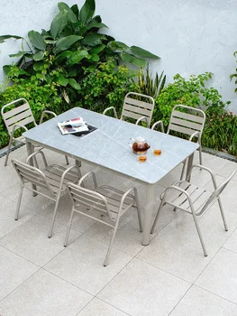 Уличен маса-стол, кафе, обяд на открито, свободно време, прост градина във вътрешния си двор и слънчева стая